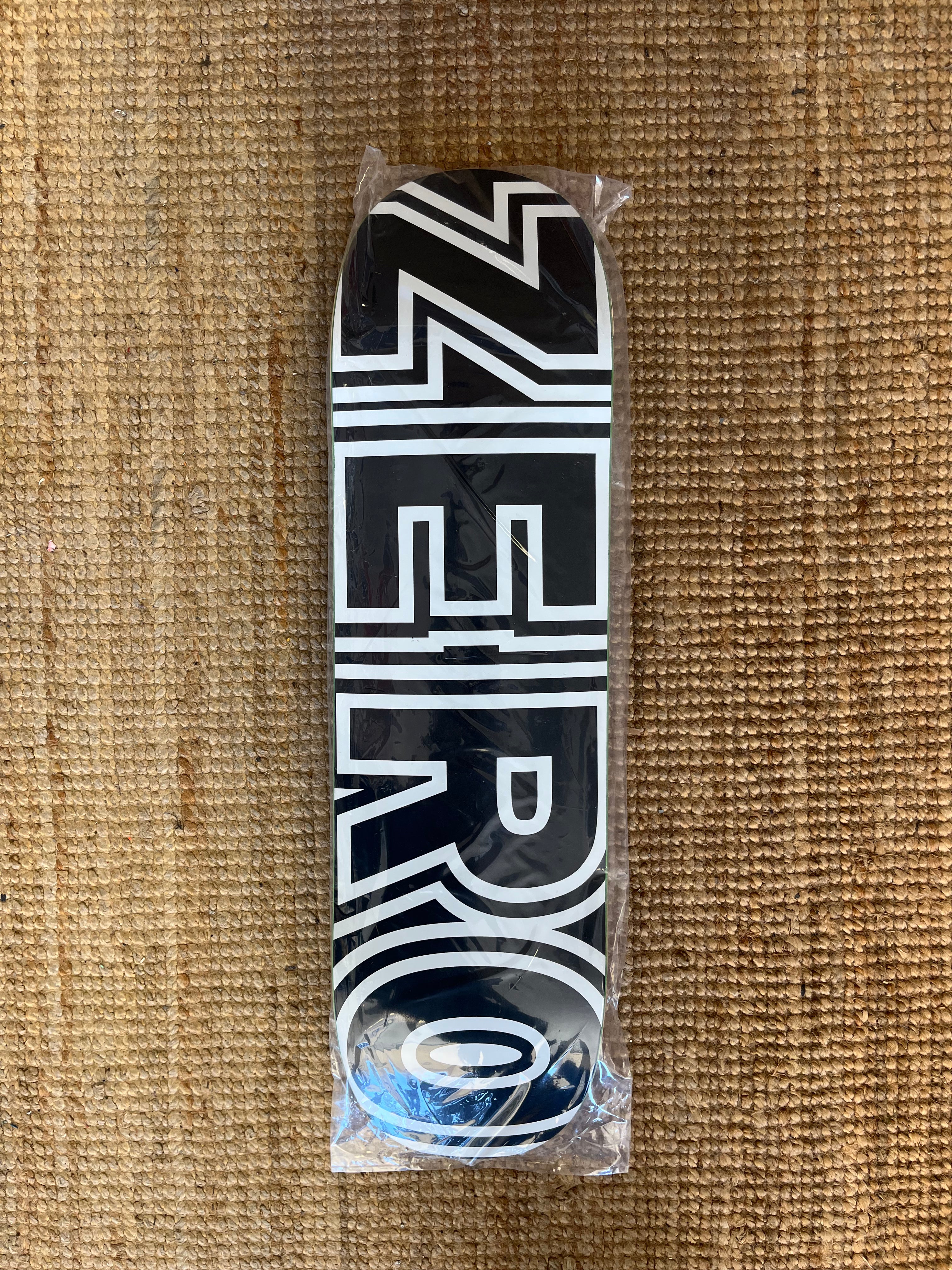 ZERO 8.75 CURB SHAPE CLASSIC BOLD BLK/WH – Greater skateshop