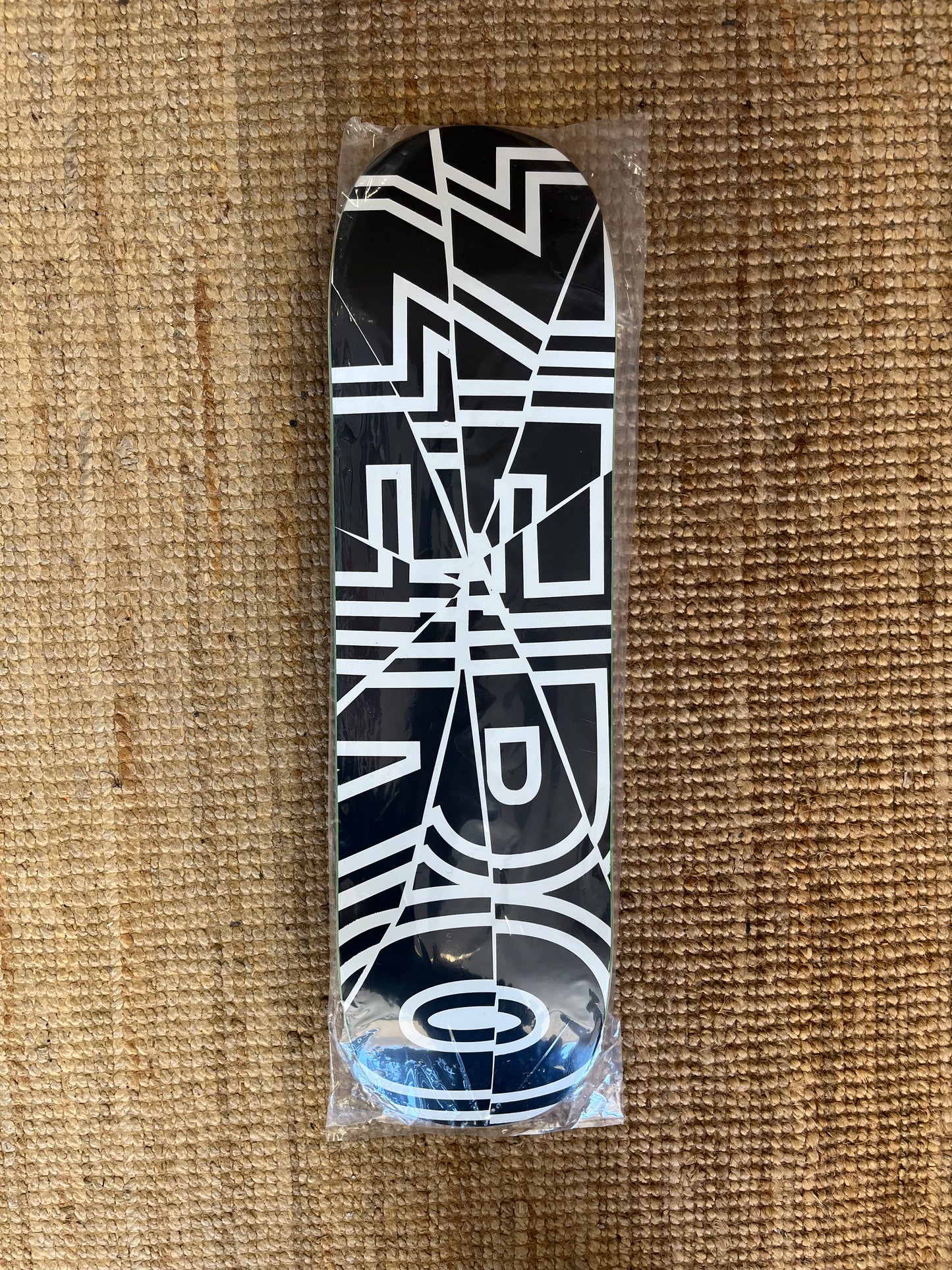 ZERO 8.75 CURB SHAPE SHATTERED BLK/WH